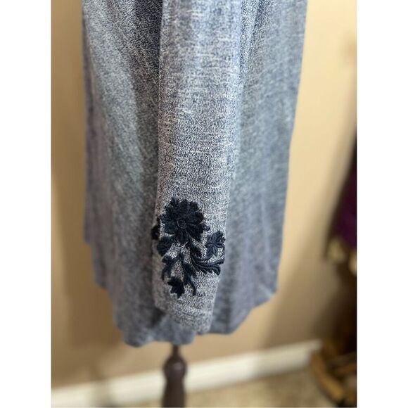 CJ Banks Knit Top Size 1X Heather Blue Pockets Long Sleeve Embroidered Tunic - Picture 5 of 13